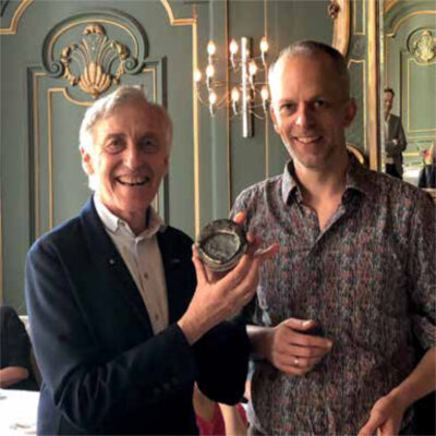 Robert Sauerwein and Teun Bousema admiring the first medal